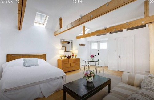 West Kensington Cottage | Kensington Garden studio cottage