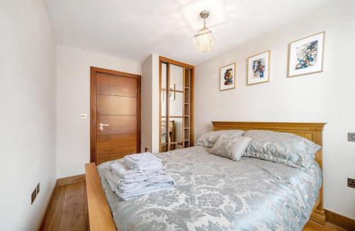 Abingdon Apartment | Kensington Haven 3-Bed, 3-Bth Flat