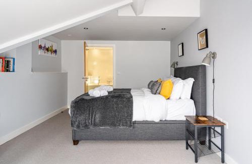 Bath Apartment | Kensington Heights