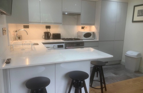 Kensington Apartment | Kensington Lodge - mins from Natural History Museum, on award-winning Gdn Sq