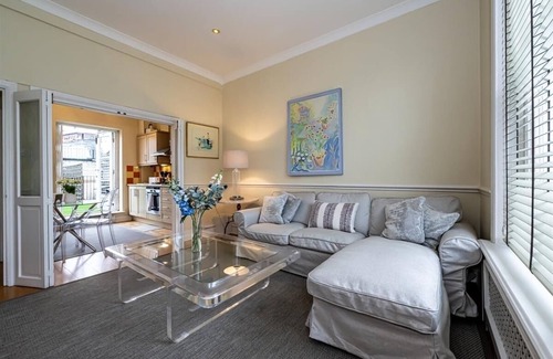 Holland Park Apartment | Kensington Sunny Roof Terrace 2 bedrooms 2 bathrooms.