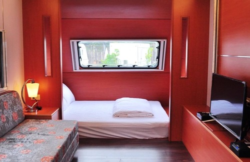Hengchun RV Rental | Kenting Houbihu Camping car