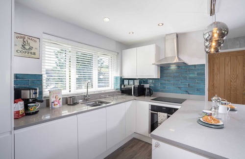 Staveley Apartment | Kentmere Haven with Parking by LetMeStay