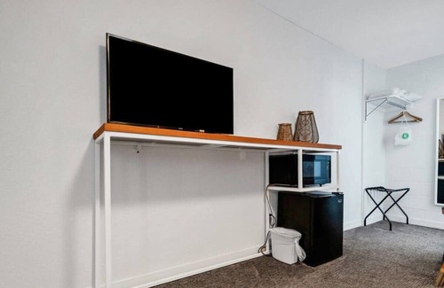 Kenton House | Kenton Hotel River Suite * Monthly Rates