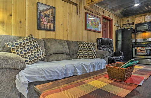 New Concord Cabin | Kentucky Cabin w/2 Fishing Ponds & Trail Access