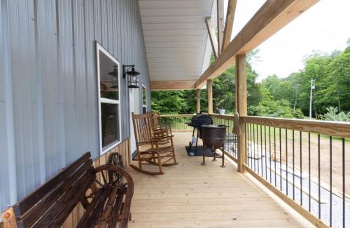 Jamestown House | Kentucky Coal Cabin 2 min from Lake Cumberland
