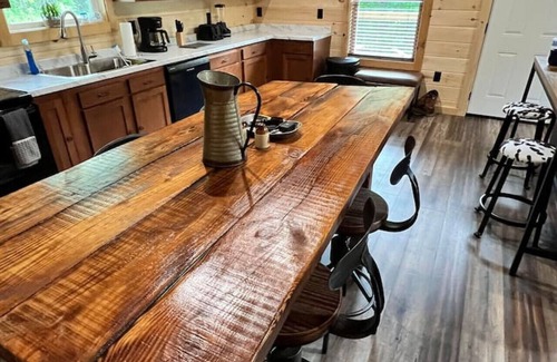 Jamestown Cabin | Kentucky Coal Cabin 2 min from Lake Cumberland