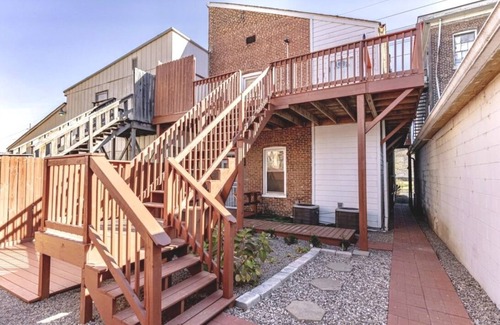 East Market District Apartment | Kentucky Derby Blue Oasis