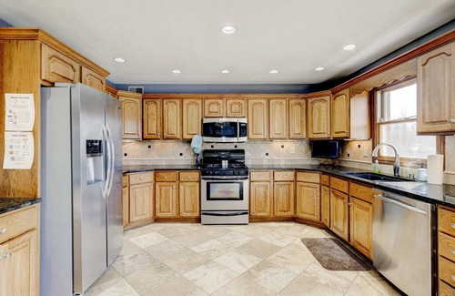 Pleasure Ridge Park House | Kentucky holiday home with Hot Tub & pool In Louisville KY