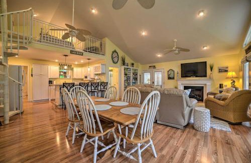 Gilbertsville House | Kentucky Lake House with a Great Outdoor Space!