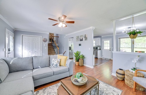 Oak Grove House | Kentucky Vacation Rental Escape w/Deck