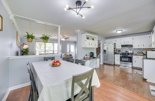 Oak Grove House | Kentucky Vacation Rental Escape w/Deck