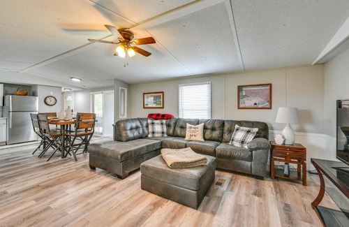 Brownsville House | Kentucky Vacation Rental Half-Mi to Mammoth Cave!