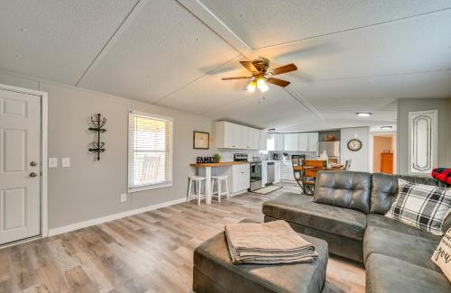 Brownsville House | Kentucky Vacation Rental Half-Mi to Mammoth Cave!