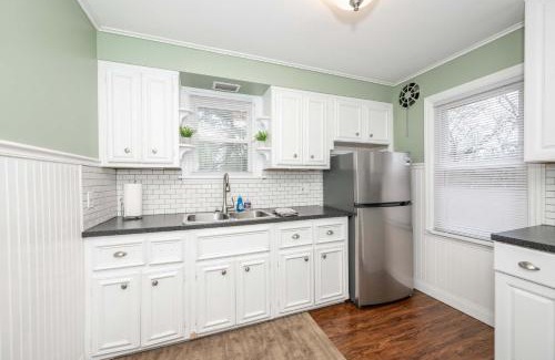 Roselawn Finance House | Kenwood Keys Suites - for 12