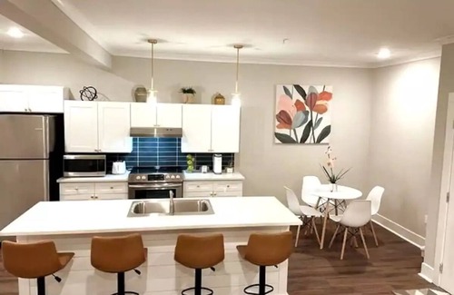 Port Wentworth Apartment | Kenzie’s Place | Luxe King Beds | Cozy | Modern
