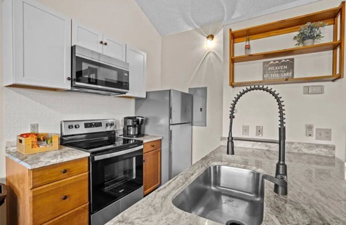 Seneca Cabin | Keowee Cove Dock & Lake Views!