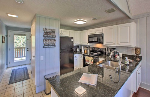 Salem Condo | Keowee Key Resort Condo w/Deck & Pool Access!