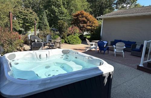 Saugatuck House | Keppel Cove
