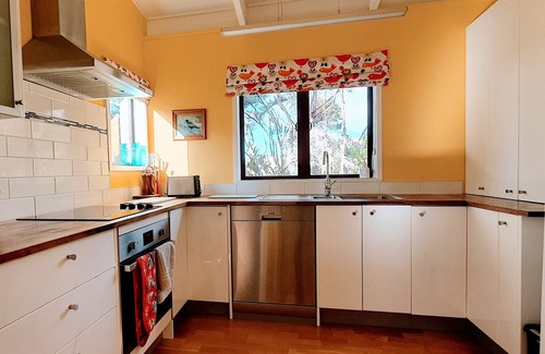Stanmore Bay Cottage | Kereru Cottage - private bach with sea view