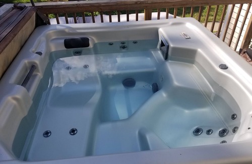 Kernersville House | Kernersville Hot Tub Pool Arcade Gym Wifi Coffee