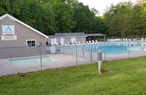 Kernersville House | Kernersville Sleeps 16+ w/Hot Tub Arcade King Bed