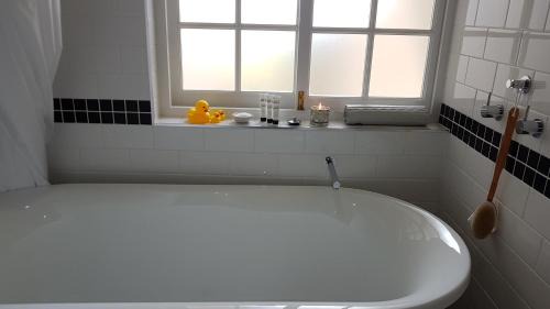 Queenton Apartment | Kernow - Minimum age 18