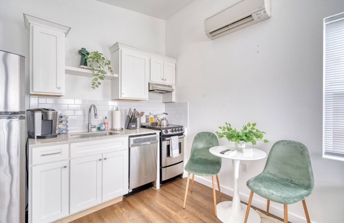 Kerns Apartment | Kerns Urban Cabin New Build AC Walkable