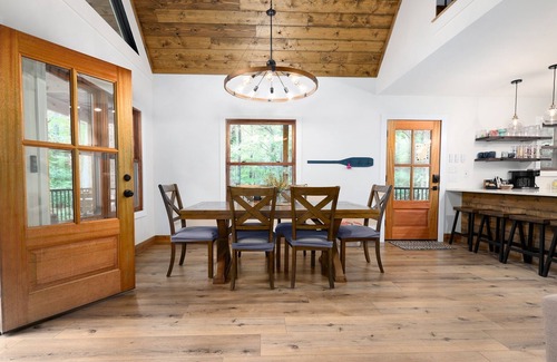 Manson House | Kerr Lake-Pvt Dock included-Beach area and Cove