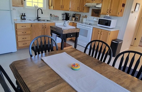 Anne's Land Cottage | Kerrytown Cottage Serentity and a Peaceful Stay With This Stunning Farm Cottage!