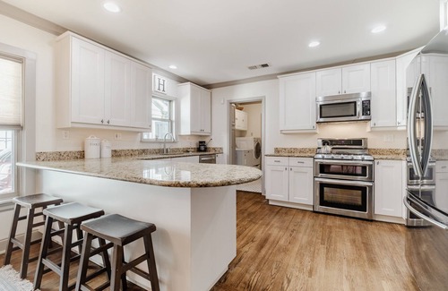 Kessler House | Kessler Park Retreat - Walking distance to Bishop Arts District