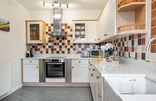 King's Stanley Cottage | Kestrel Barn, Leonard Stanley - sleeps 5 guests in 2 bedrooms