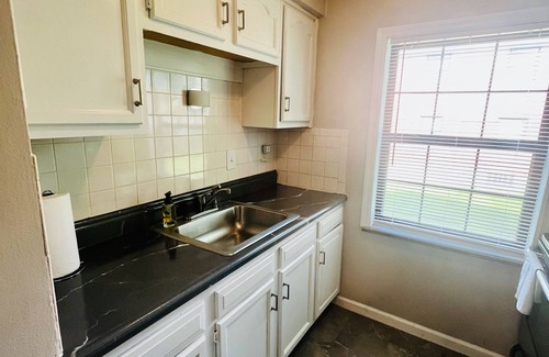 Oakwood Apartment | Kettering Crown Suite: Fully Equipped Furnished Housing for Long-Term Stays!