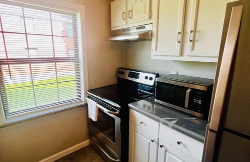 Oakwood Apartment | Kettering Crown Suite: Fully Equipped Furnished Housing for Long-Term Stays!