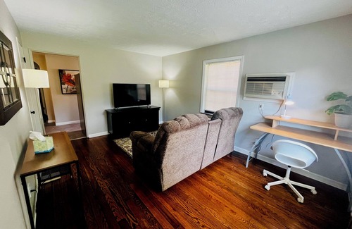 Oakwood Apartment | Kettering Crown Suite: Fully Equipped Furnished Housing for Long-Term Stays!