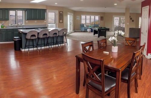 Hammondsport House | Keuka Glory-A beautiful home overlooking Keuka Lake!