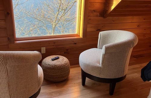Dundee House | Keuka Lakefront Getaway with private beach and amazing waterfront views