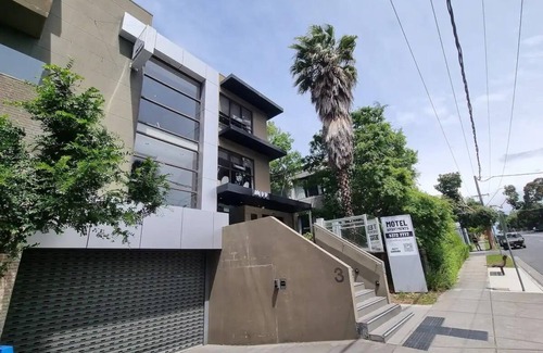 Kew Apartment | Kew Comfy Studio - free parking