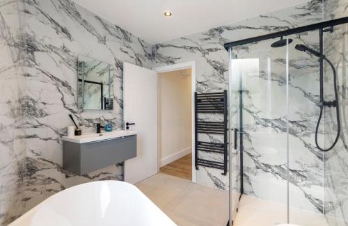 North Richmond Apartment | Kew Garden Suite 2BR Sleeps 9 Near Central London