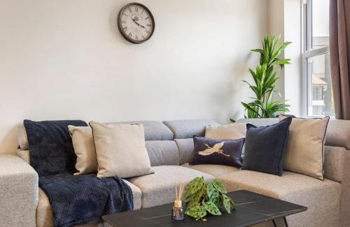 North Richmond Apartment | Kew View Suite 2BR Sleeps 9, Walk to Tube & Sights