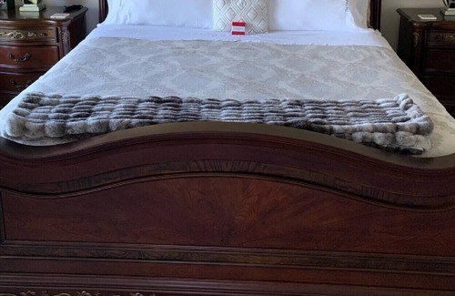 Allouez Resort | Keweenaw Castle Resort: The Balcony Suite on the Shore of Lake Superior
