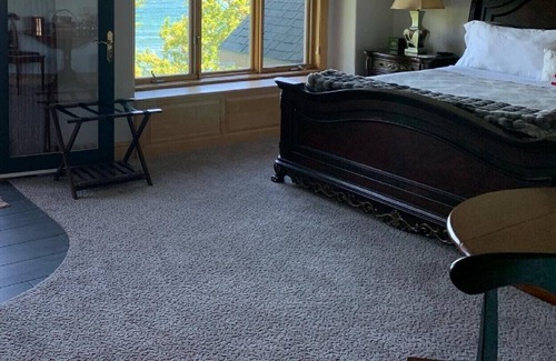 Allouez Resort | Keweenaw Castle Resort: The Balcony Suite on the Shore of Lake Superior