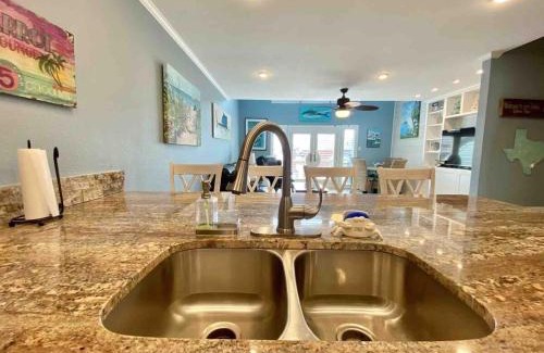 Key Allegro Apartment | Key Allegro Condo on the BAY with BOAT DOCK & POOL!