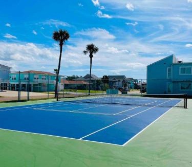 Key Allegro Apartment | Key Allegro Condo on the BAY with BOAT DOCK & POOL!