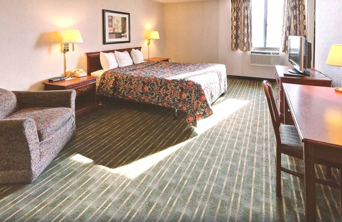 Roseville House | Key Inn Roseville - 1 Queen Bed Non-Smoking