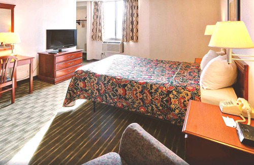 Roseville House | Key Inn Roseville - 1 Queen Bed Non-Smoking