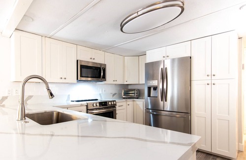 Sexton Cove Estates House | Key Largo updated Mobile Home 3bed 1.5bath 60ft on canal with boat lift