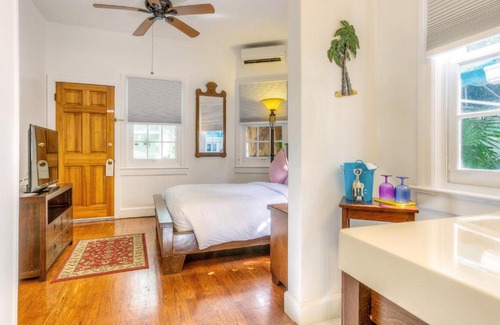 Historic Seaport Bed & Breakfast | Key West Harbor Inn - Adults Only