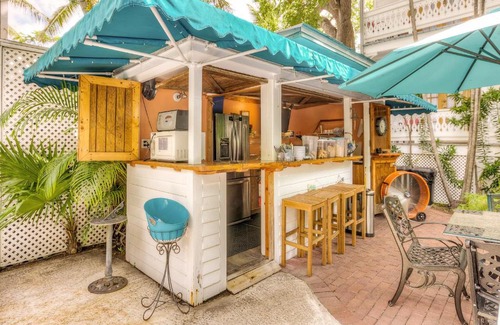 Historic Seaport Bed & Breakfast | Key West Harbor Inn - Adults Only