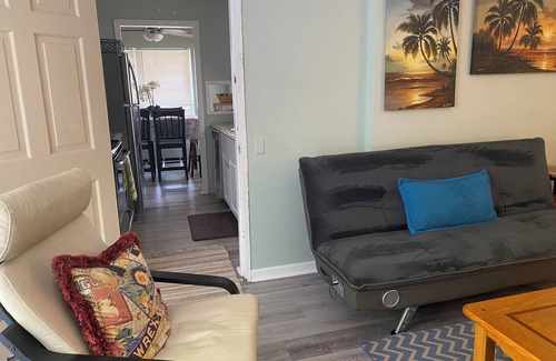 Lake Worth Corridor House | Key West House ! Patio Grill Firepit Fenced Backyard Driveway Biz Ready Lg Group